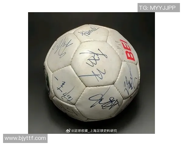球星亲笔签名足球收藏价值分析与市场趋势展望